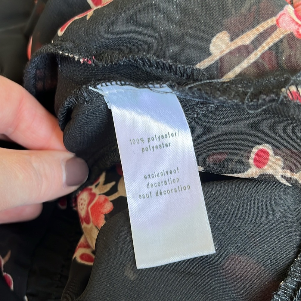 Studio Y Floral Black and Red Women's Top - Picture 6 of 7